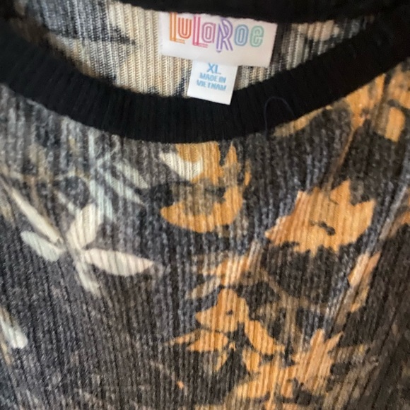 Lularoe tops only worn a couple times. Size XL - Picture 2 of 10